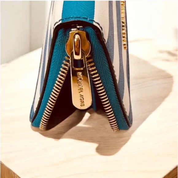 NEW Michael Kors Jet Set Striped Turquoise/ White Zip Around Wristlet NWOT - Picture 5 of 7